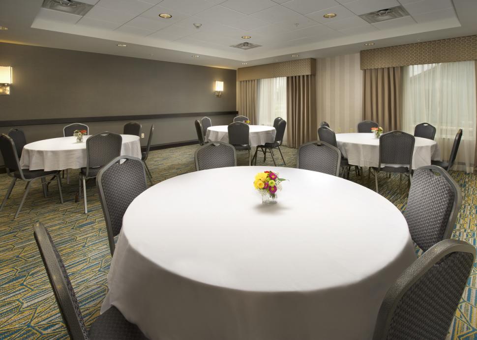 Hampton Inn Suites Syracuse/Carrier Circle