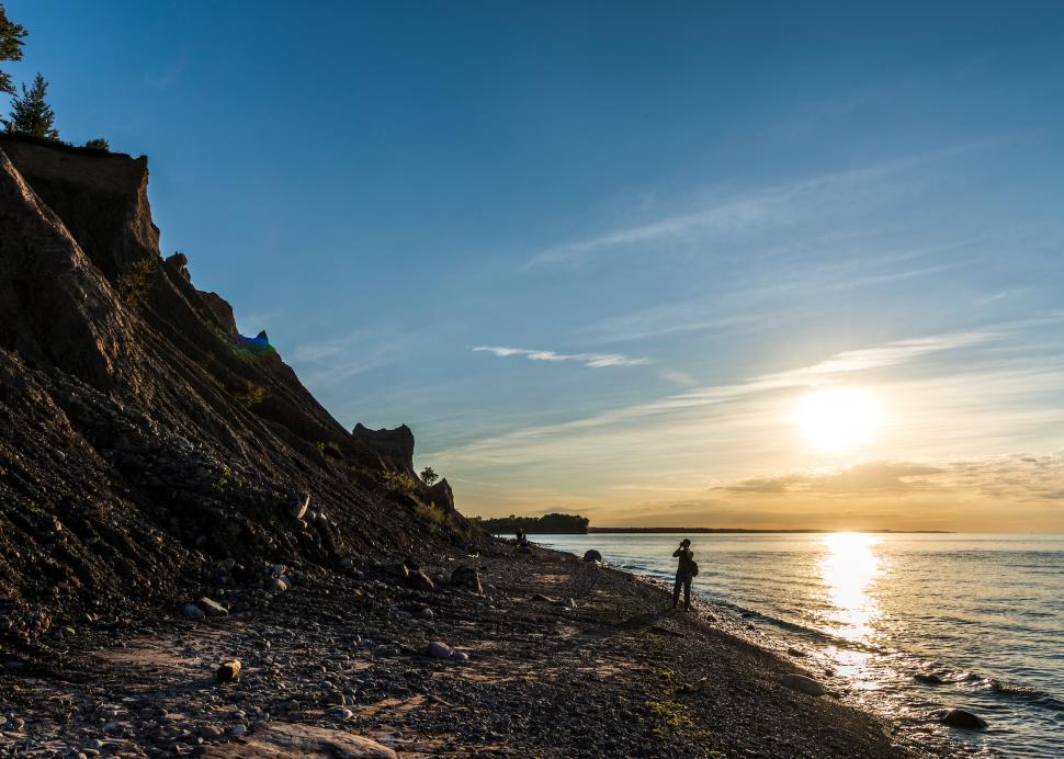 Chimney Bluffs State Park