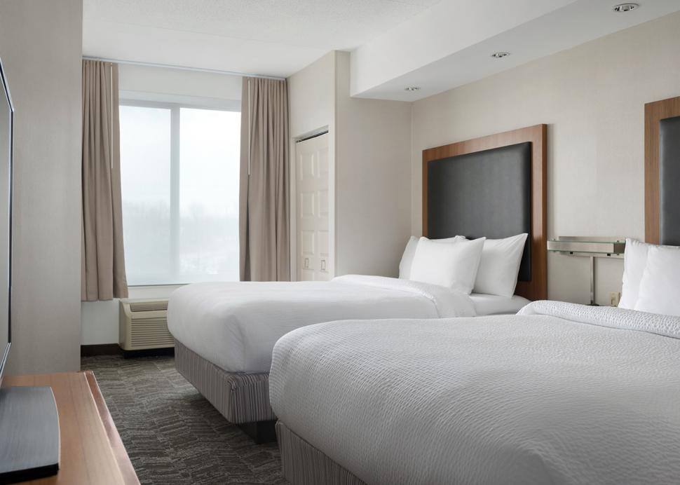 Enjoy more room to spread out with our Queen/Queen suites