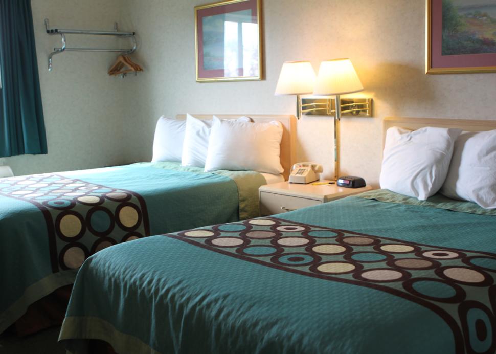 Super 8 Motel - 2 Double Bed Room