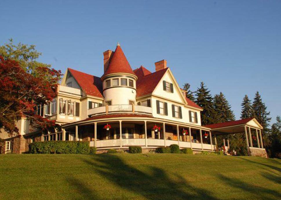 Historic bed and breakfast with sprawling lawns and original woodwork.