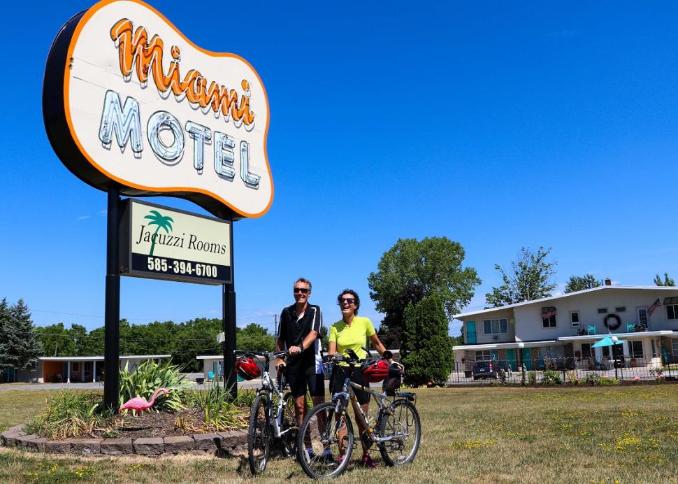 miami-motel-canandaigua-sign