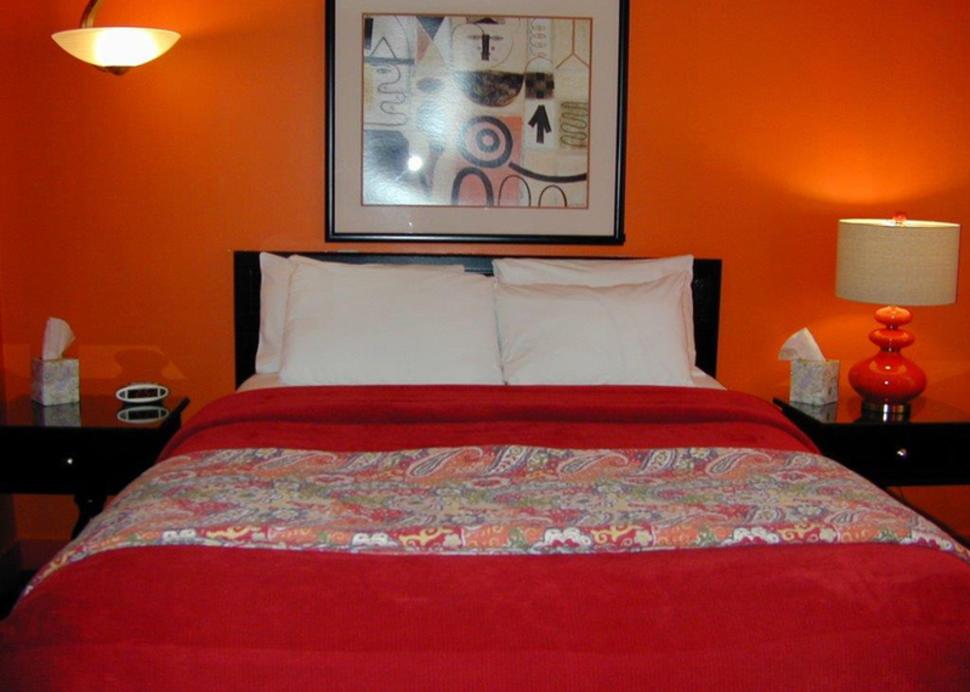 miami-motel-canandaigua-red-bed