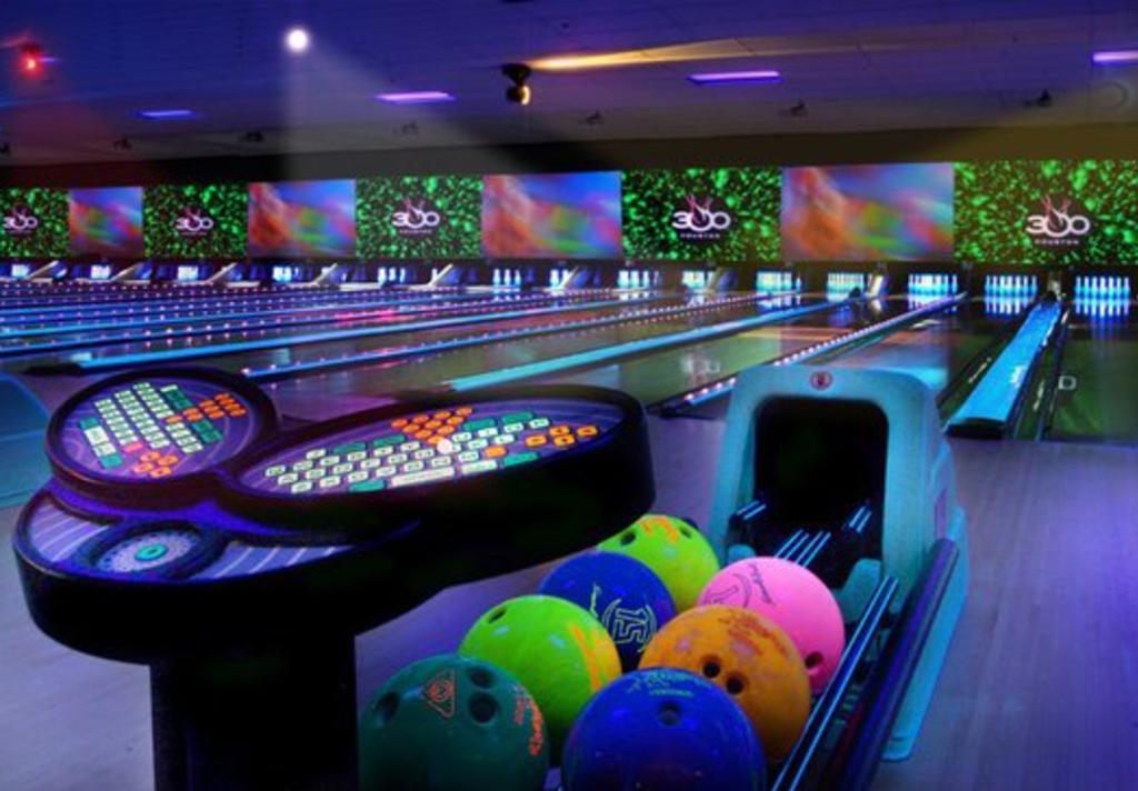 Bowlmor Houston Things To Do In Houston Tx 77024