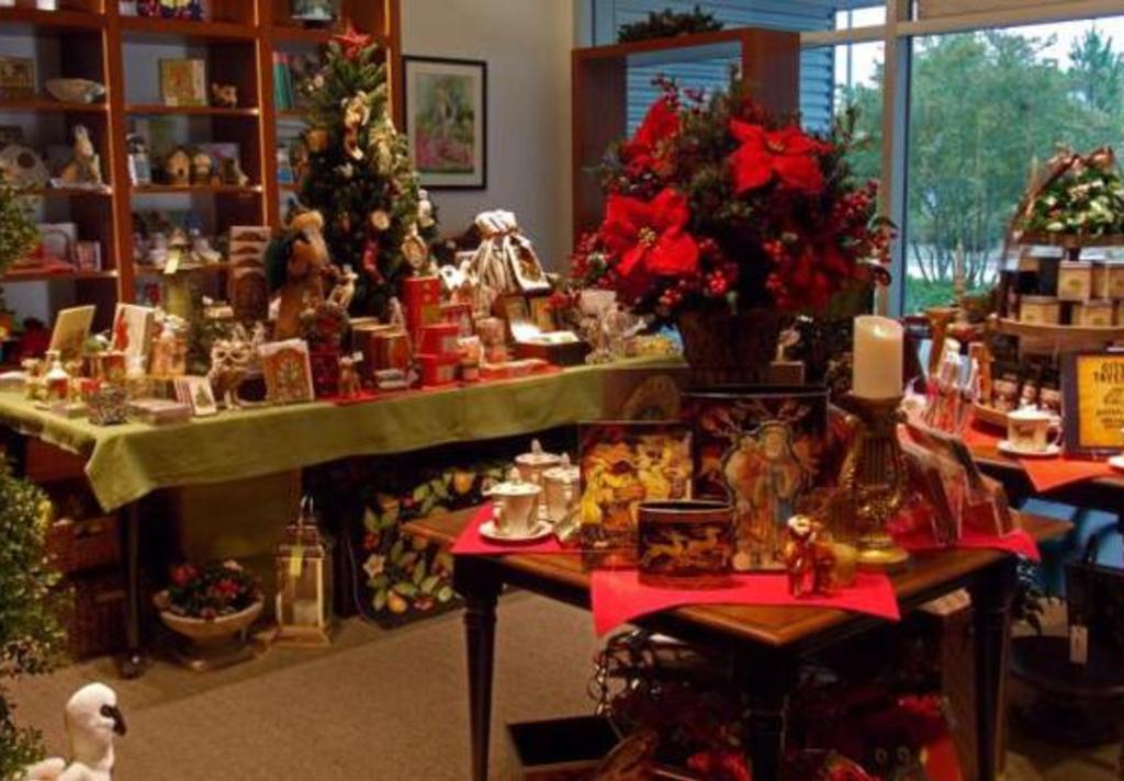 christmas shop at bayou bend 2