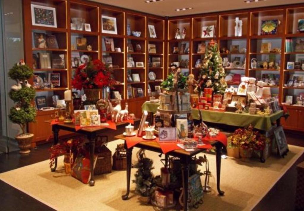 christmas shop at bayou bend