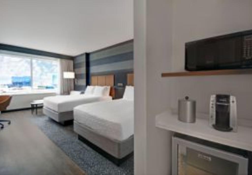 Holiday Inn Express Queen