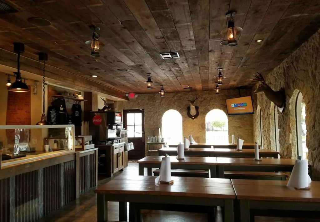 Pinkerton's BBQ Interior