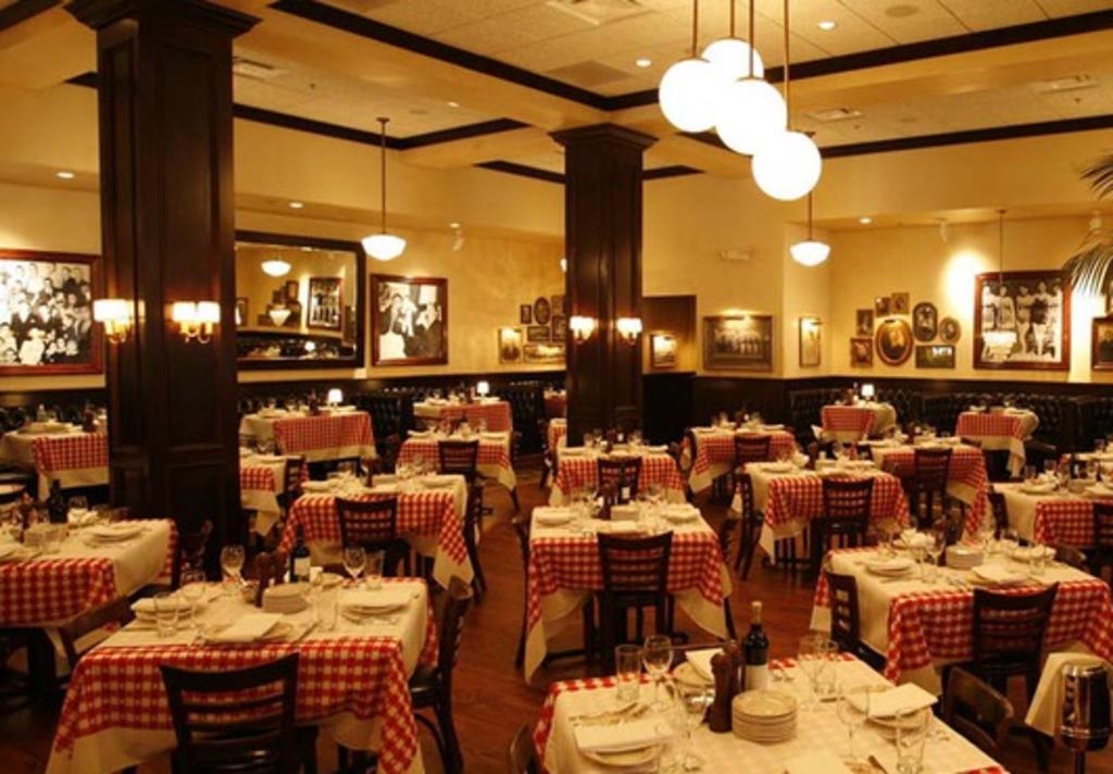 Maggiano S Little Italy Houston Houston Tx Wedding Venue