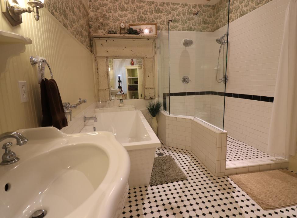 Carriage House Bathroom