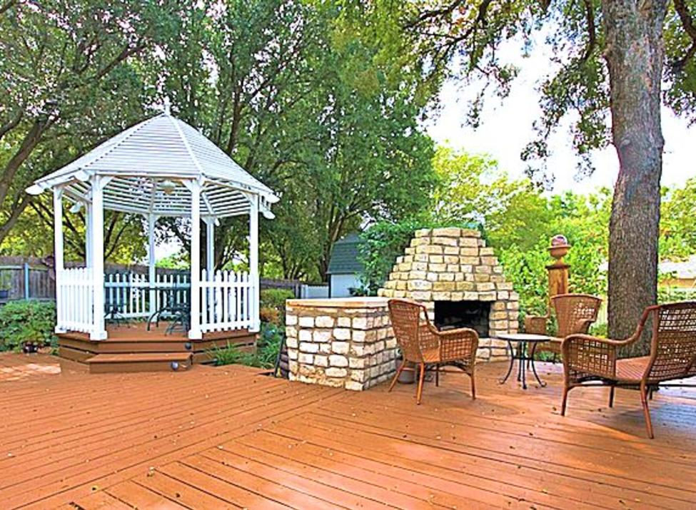 Granbury Gardens Patio