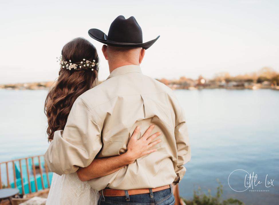 Wedding overlooking Lake Granbury