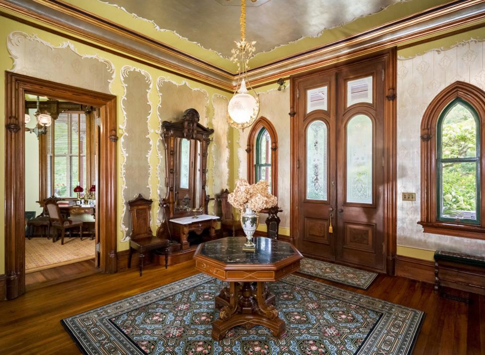 Octagon House foyer