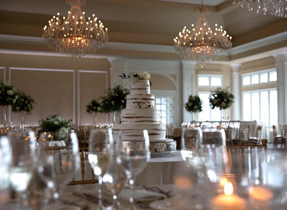 Le Chateau dining room and cake