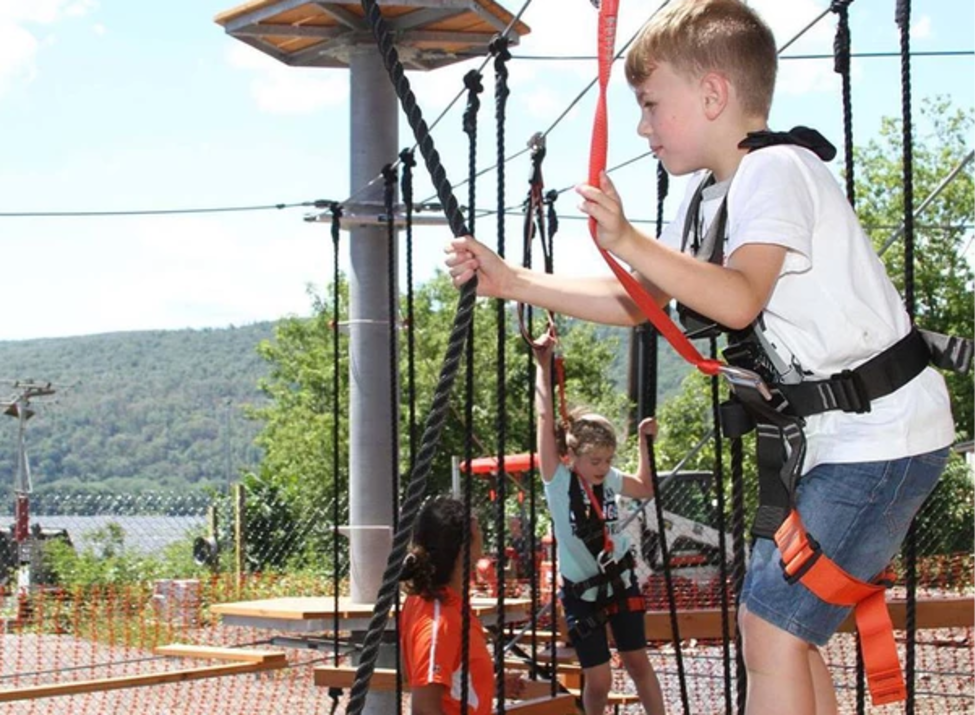 Spins Hudson ropes kids