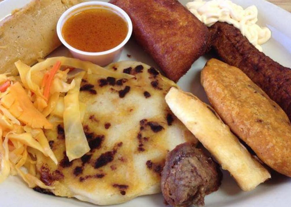 El Carbonero Restaurant Y Pupuseria
