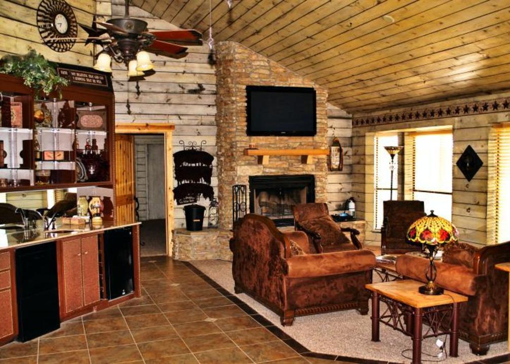 RIVER FALLS BED, BREAKFAST, LODGE & RETREAT