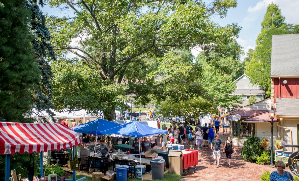 Celebrate one of summer's favorite fruits with a weekend full of treats and swinging country music during the Bluegrass & Blueberries Festival at Peddler's Village! Enjoy live bluegrass and folk tunes, children's activities and some of the finest blueberry foods.