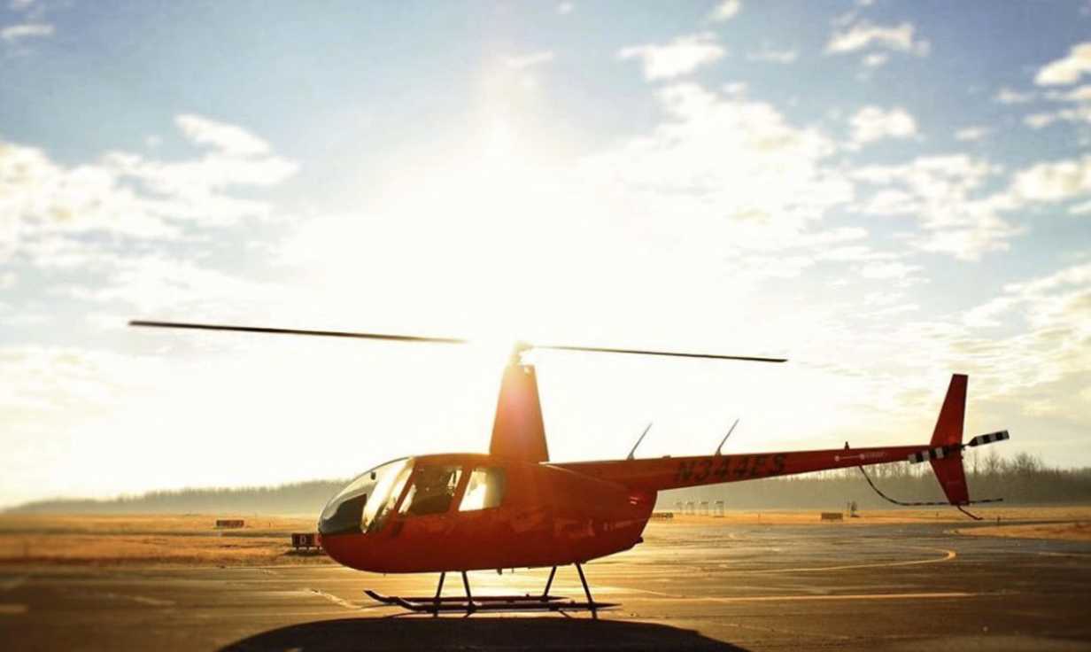 Hubschrauber bei Sonnenaufgang