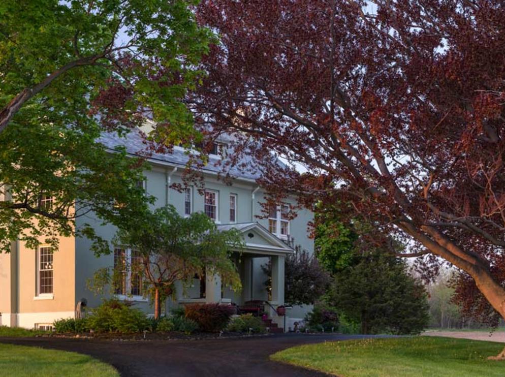 YALE MANOR BED & BREAKFAST
