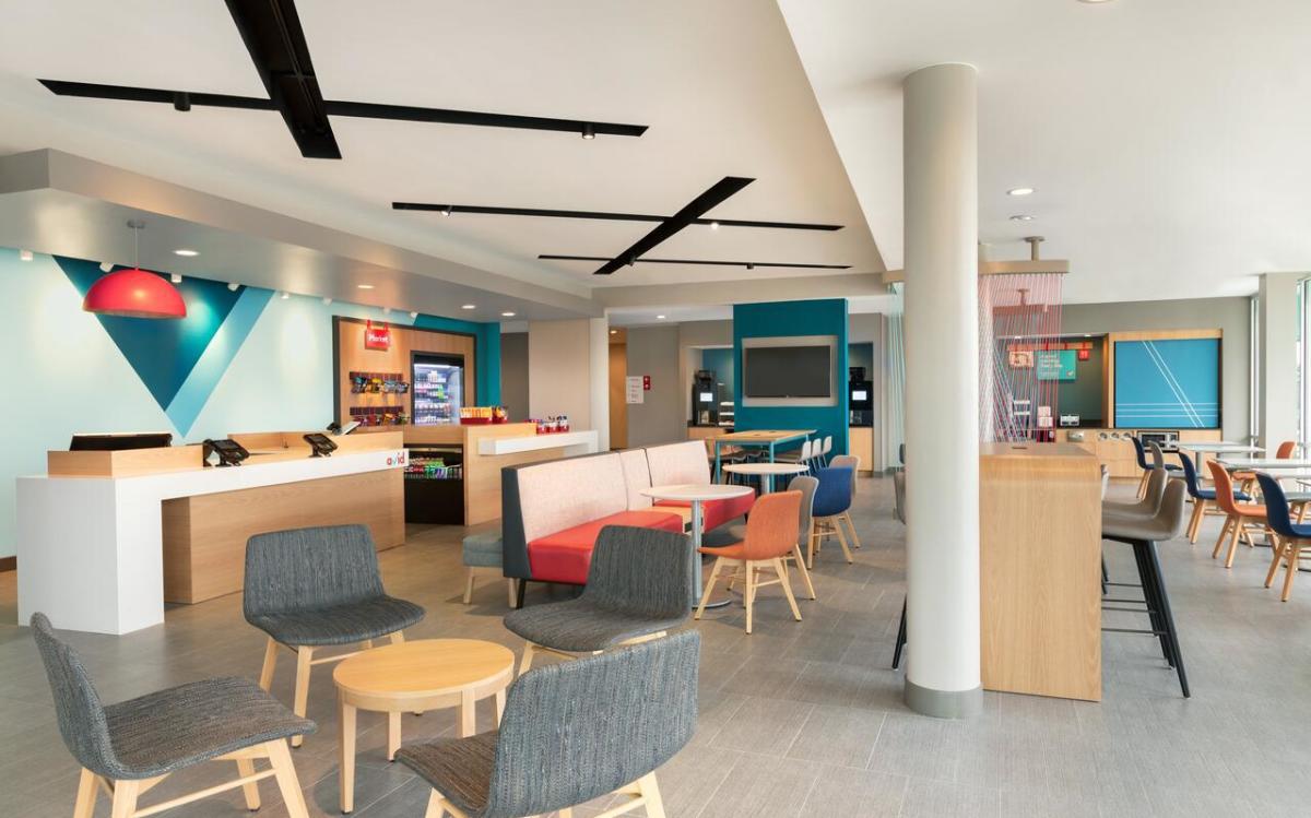 The lobby of Avid Hotels Madison - Monona
