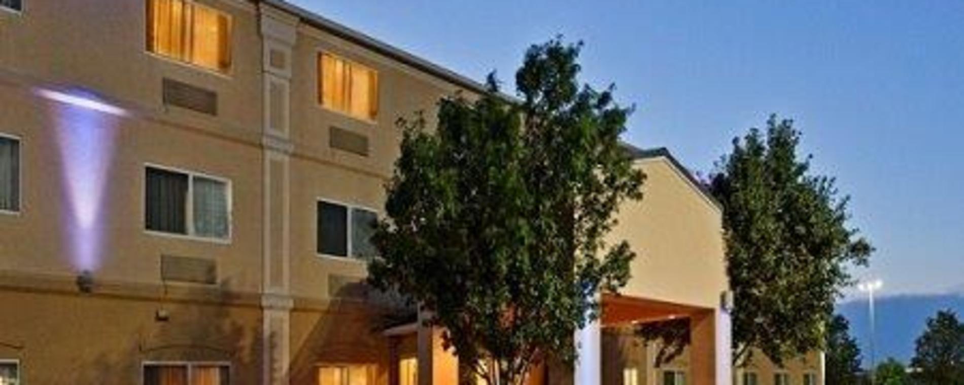 Country Inn/Suites Exterior Visit Wichita