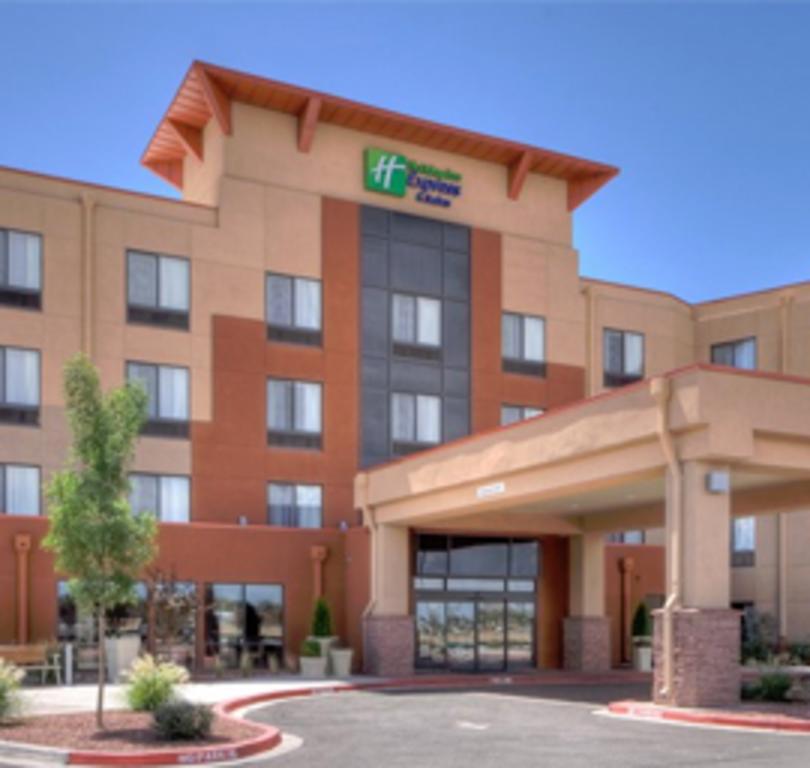 Holiday Inn Express Suites Historic Old Town