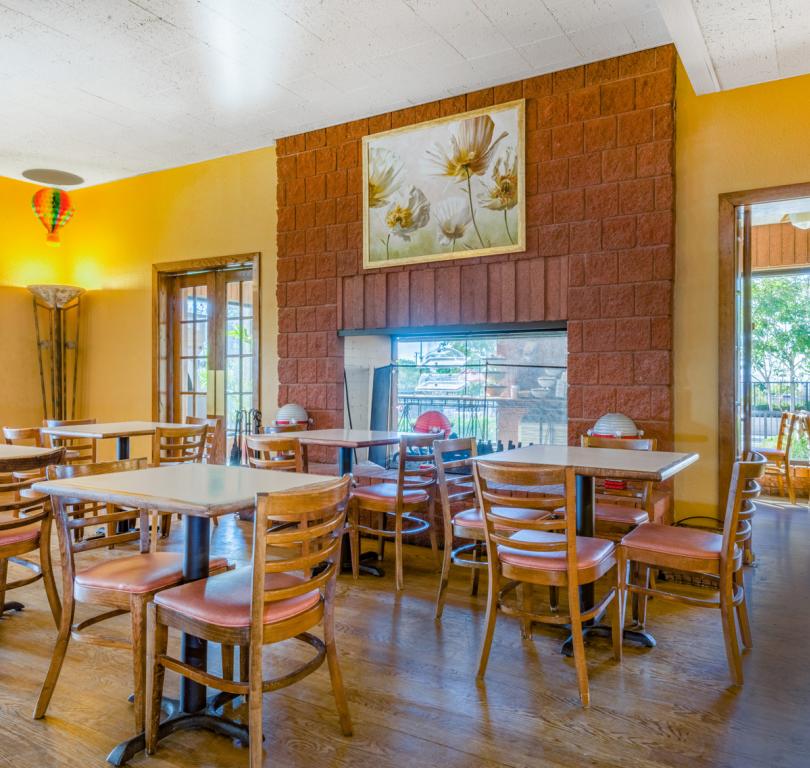 Breakfast Seating Area