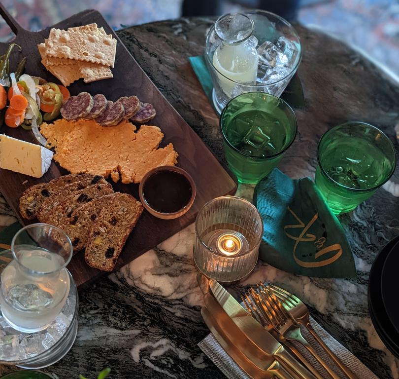 Town & Ranch Table