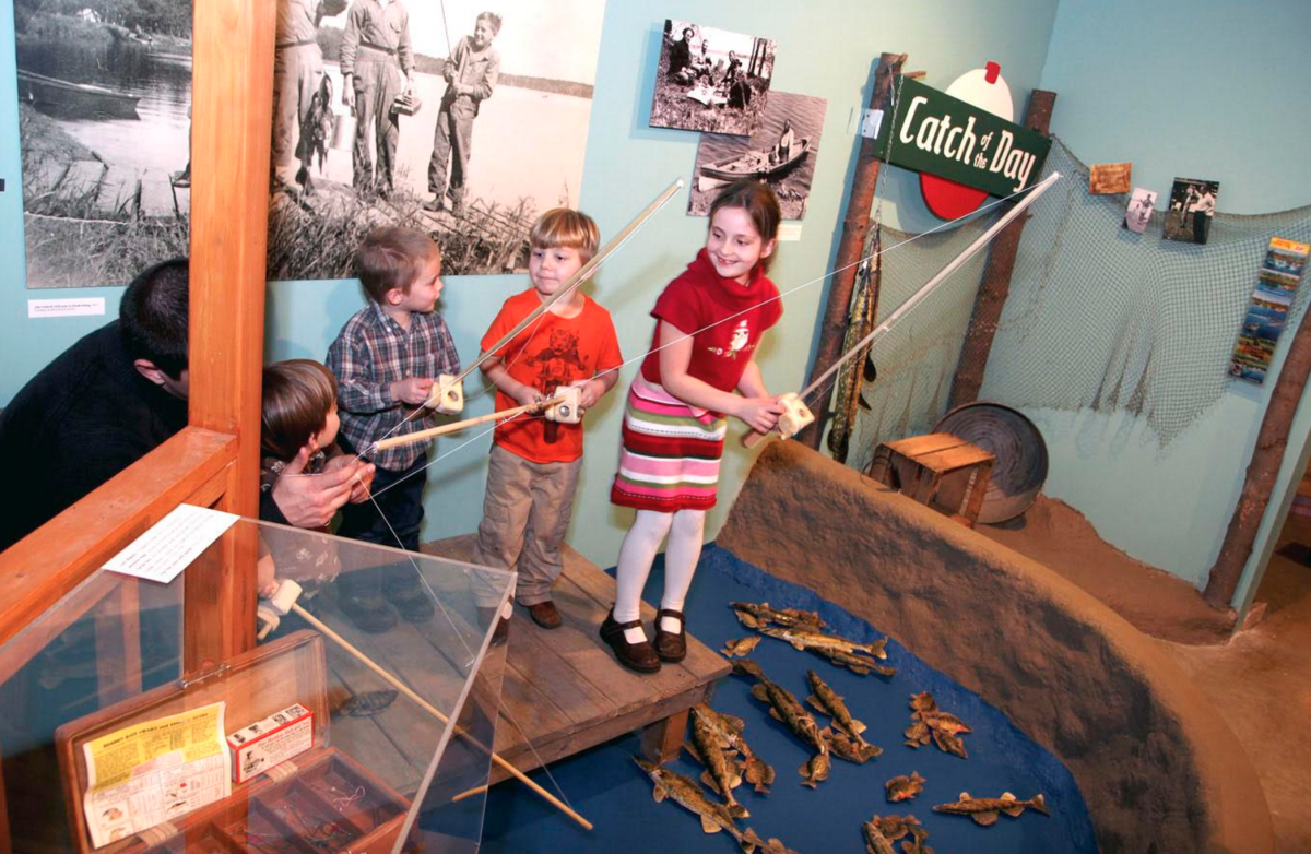 Kids learning about fishing at the Chippewa Valley Museum