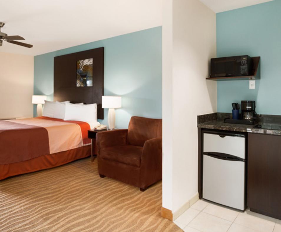 Indio Super 8 Suites