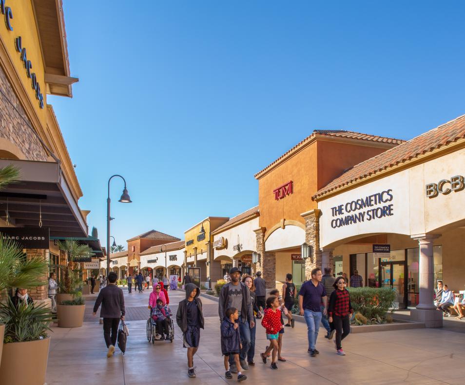 Desert Hills Premium Outlets