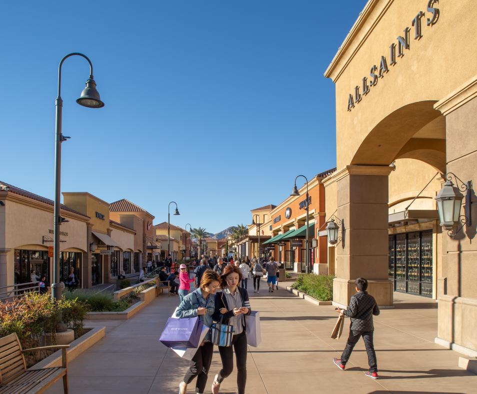 Desert Hills Premium Outlets