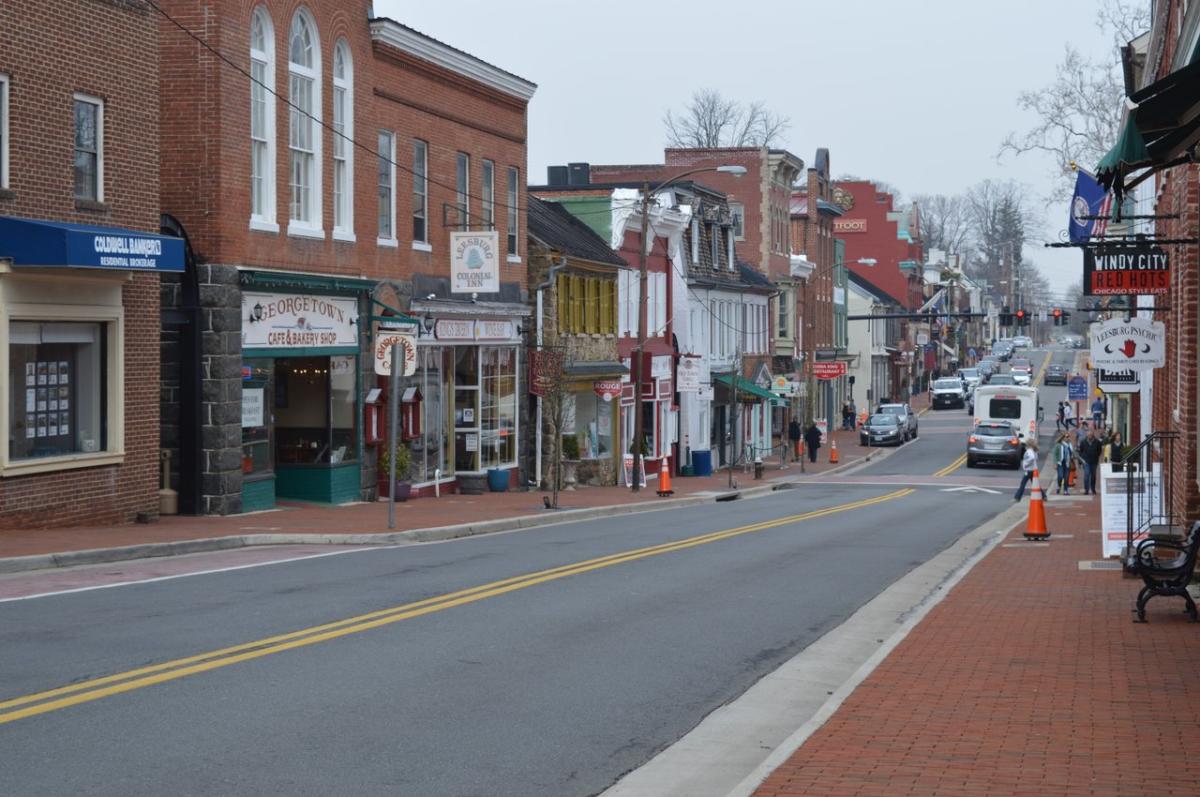 A View looking north on King Street in downtown Leesburg in winter.