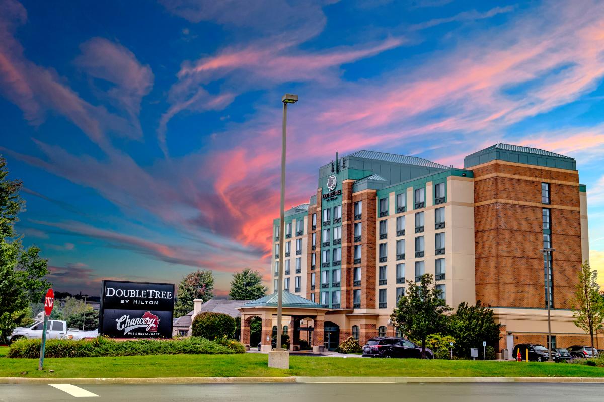 DoubleTree by Hilton Exterior photo