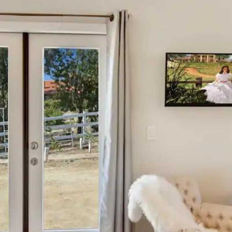 Cottage on 5 acre Tara Vineyard Estate