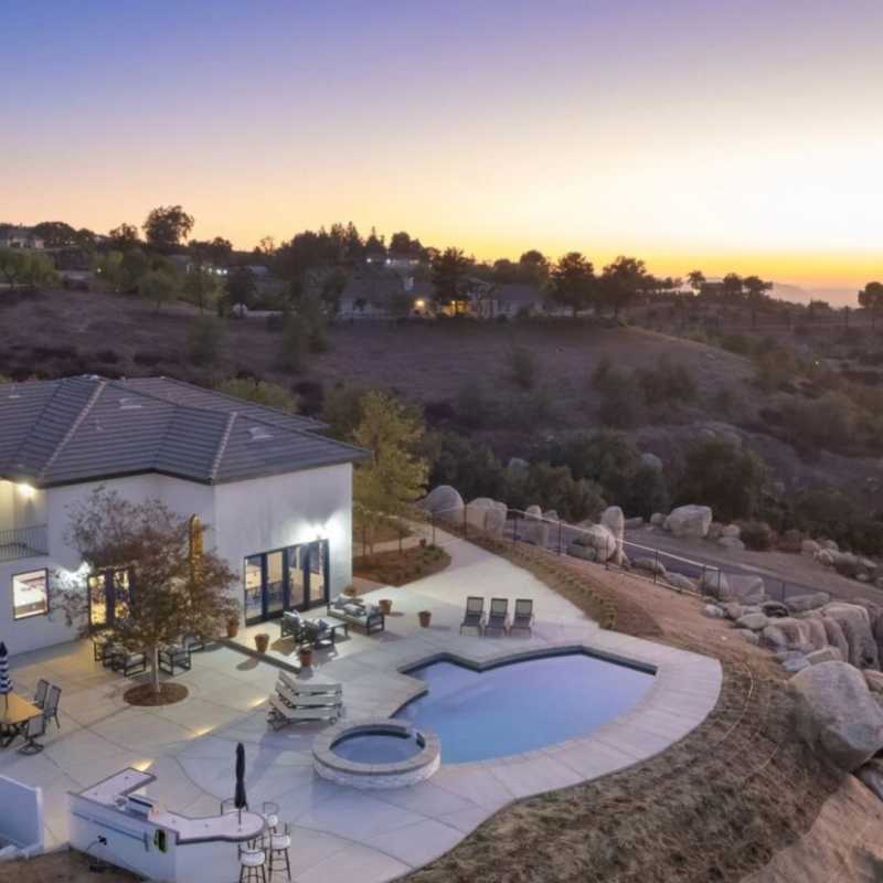 Chateau Evie James -High End Luxury Home