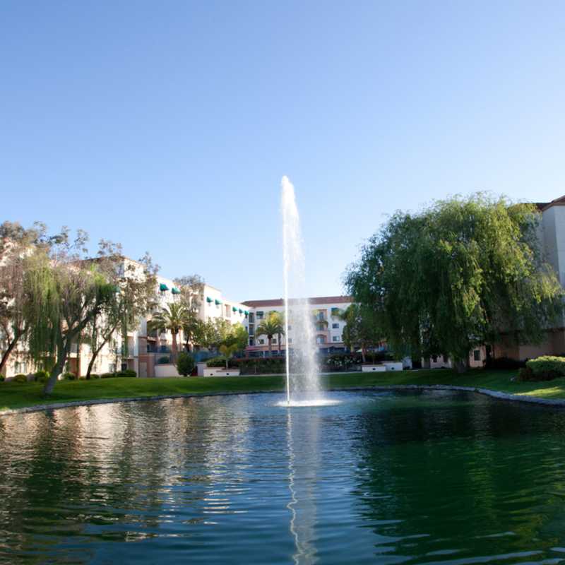 Outdoor Fountain Leisure Area - Embassy Suites Temecula