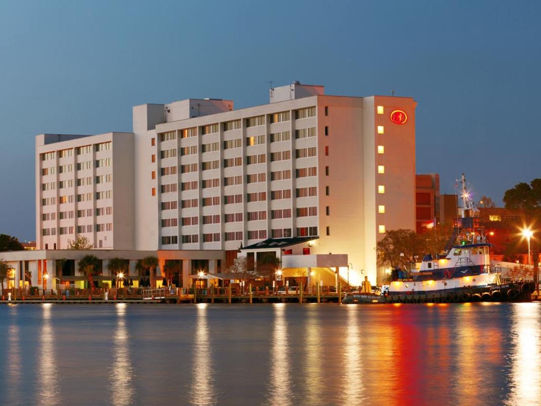 Wilmington NC Winter Events Island of Lights & Enchanted Airlie