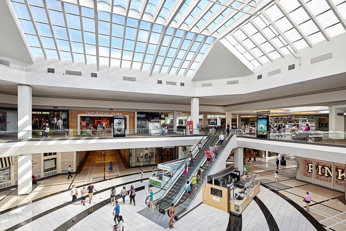 Payless shop quakerbridge mall