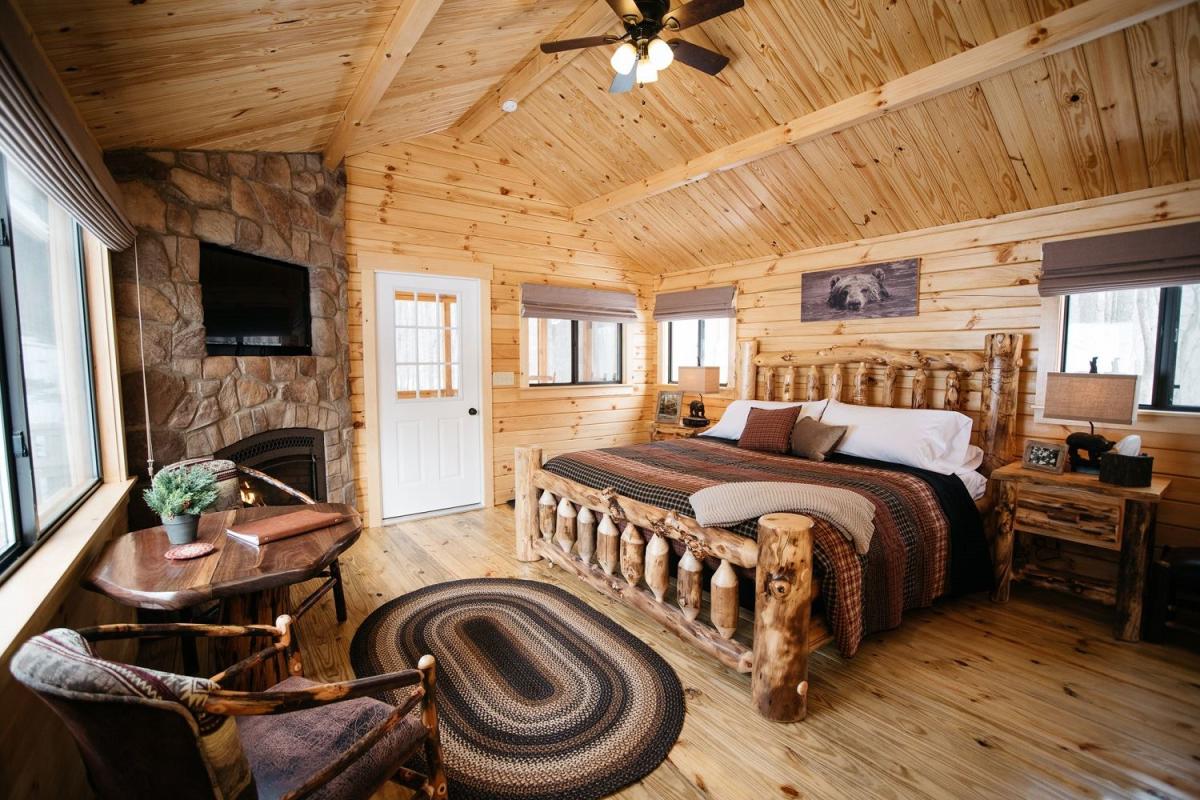 Oak Lodge Room