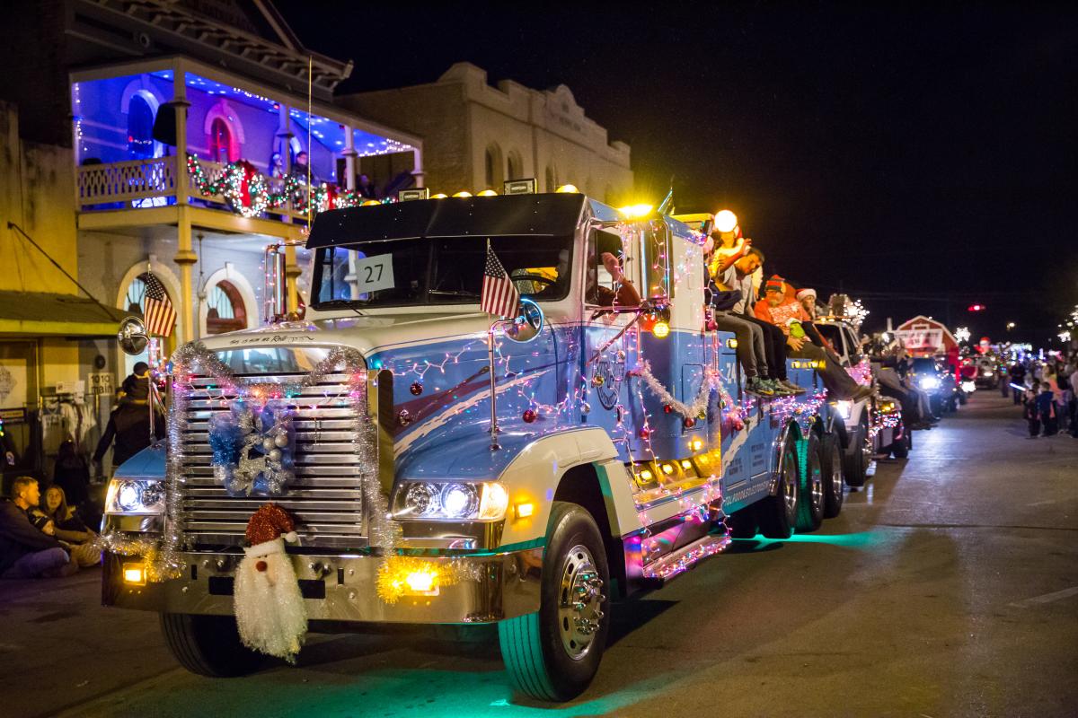 Lighted 18 Wheeler
