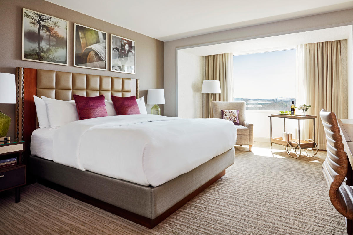 Lansdowne King Guestroom