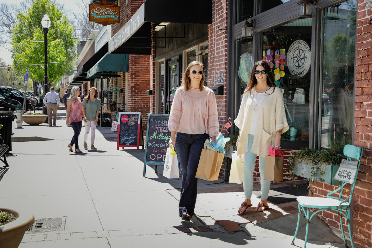 Downtown Shopping spring