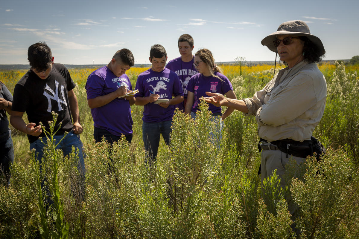 Daniela Roth discusses conservation work with Santa Rosa High School students, Santa Rosa, New Mexico Magazine