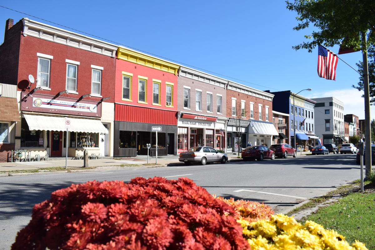 8 Quaint Cozy Pocono Towns To Visit In The Fall