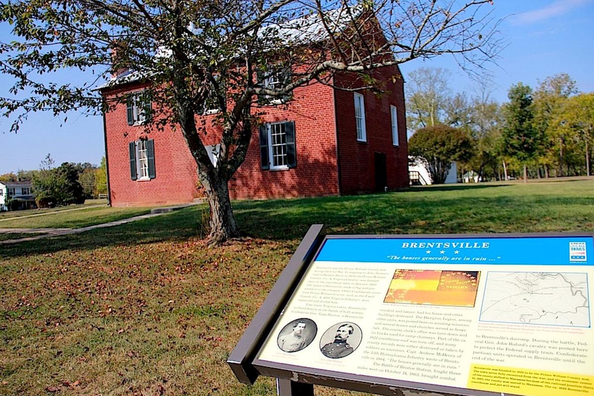 Plaque with historic courthouse in the background