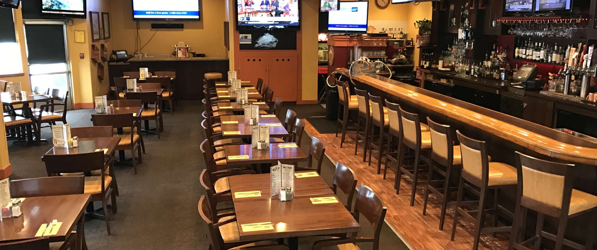 Pipers Restaurant And Sports Lounge Coast Inn At Lake Hood