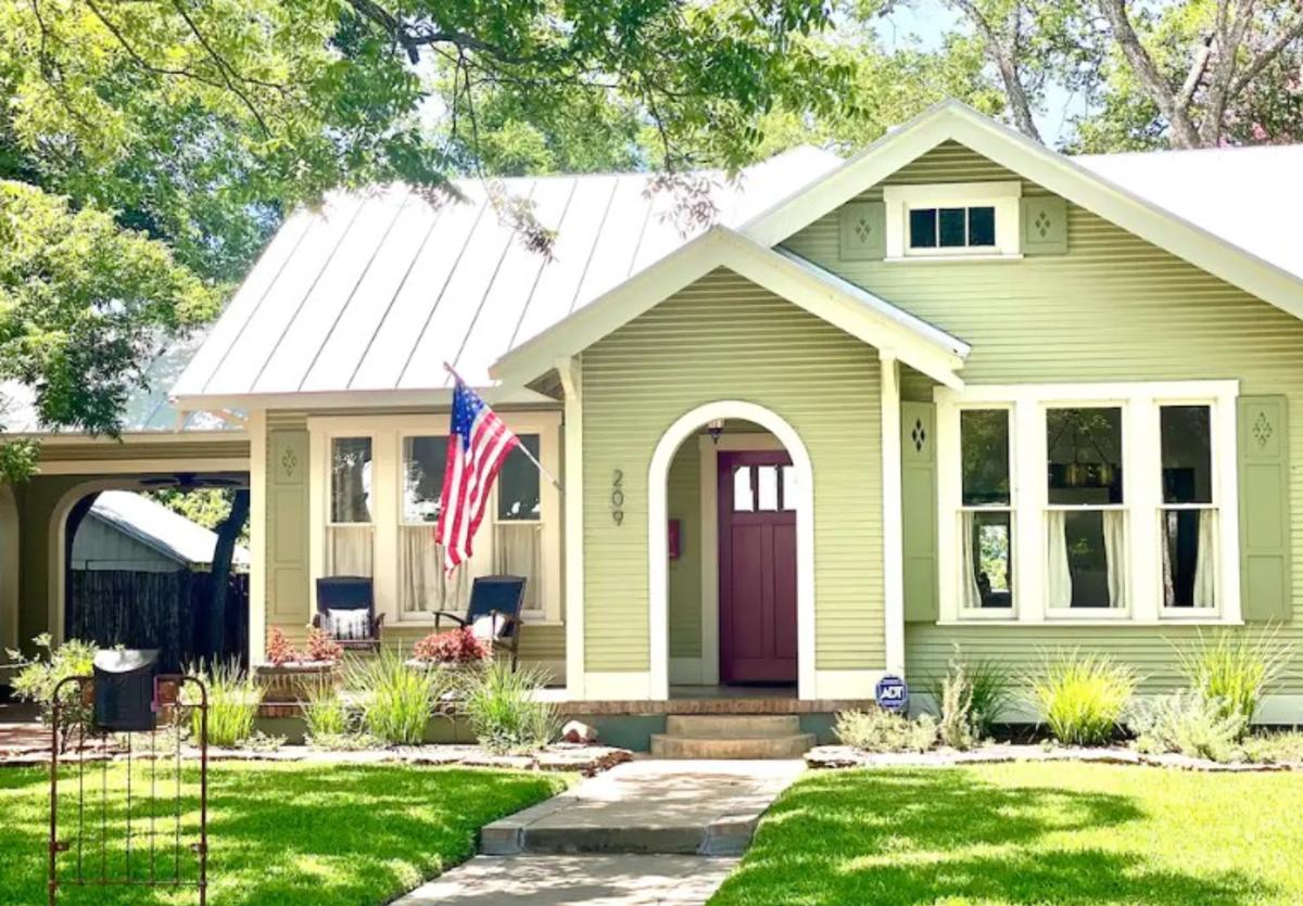 209 E Creek