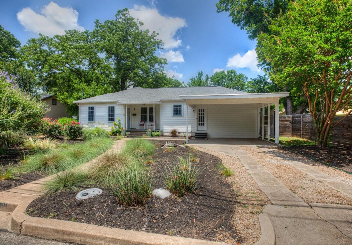 Cottage on College